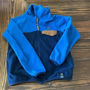 Boys Patagonia light weight fleece jacket.